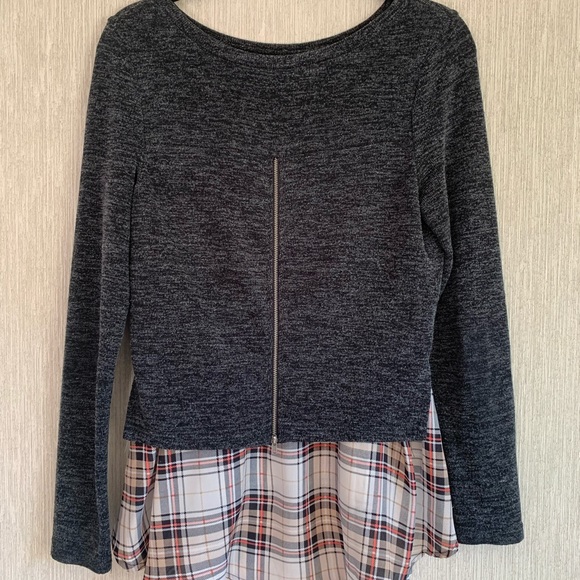 Doe & Rae Size Small Zipper Back Sweater with Plaid Bottom - Picture 4 of 7